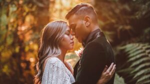 How to take engagement photo without professional